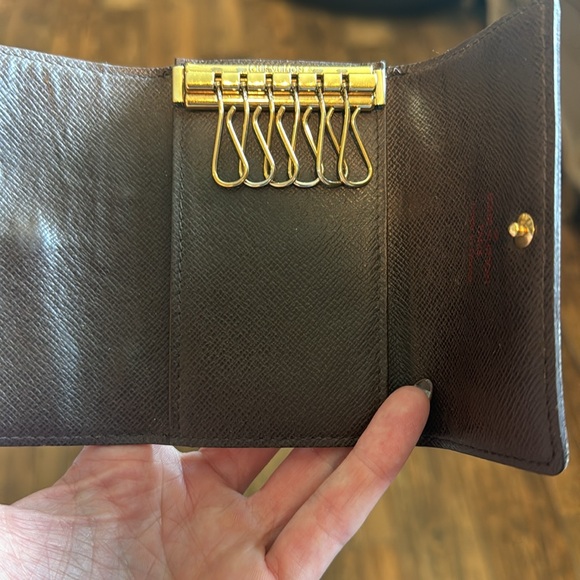 Authentic Louis Vuitton key holder - Picture 5 of 6